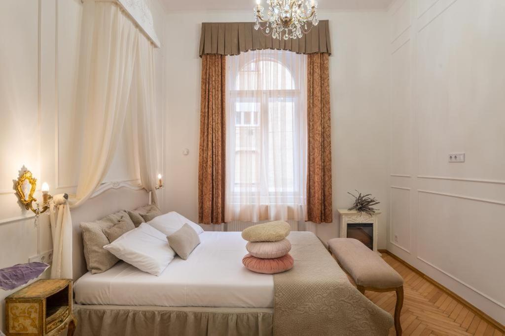 Regina Apartments On Kiraly Street บูดาเปสต์ ภายนอก รูปภาพ