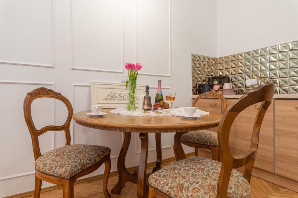 Regina Apartments On Kiraly Street บูดาเปสต์ ภายนอก รูปภาพ
