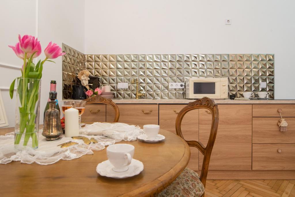 Regina Apartments On Kiraly Street บูดาเปสต์ ภายนอก รูปภาพ