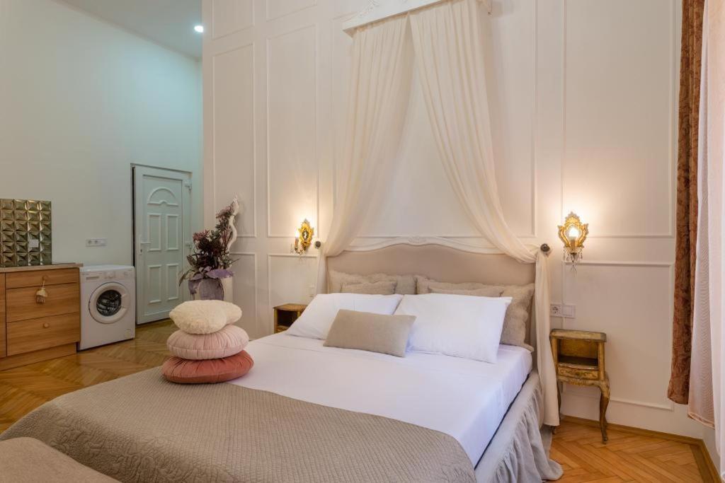 Regina Apartments On Kiraly Street บูดาเปสต์ ภายนอก รูปภาพ